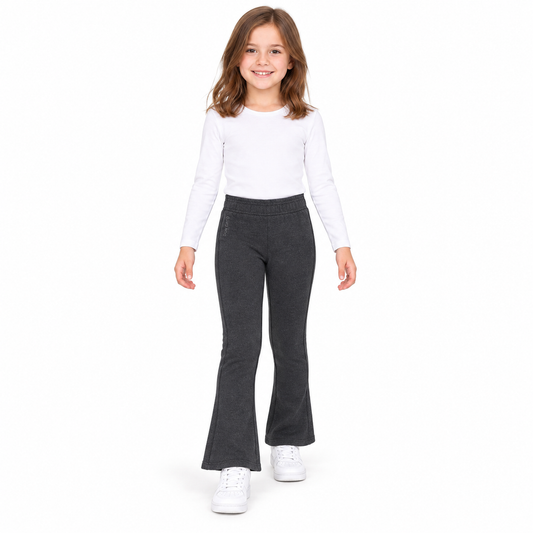 Calza Felpa Semioxford Gris Oscura - Don Gato Kids — modelo con la prenda sobre fondo blanco.