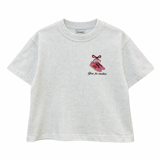 Remera Your Fav Sneakers – Don Gato Kids — prenda sola de frente sobre fondo blanco.