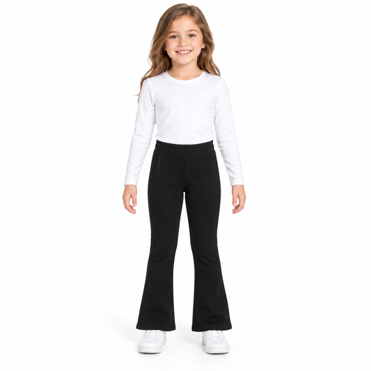 Calza Felpa Semioxford Negra - Don Gato Kids — modelo con la prenda sobre fondo blanco.