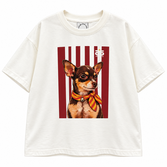 Remera Chihuahua Crudo: prenda sola de frente, fondo blanco, formato cuadrado 1:1.